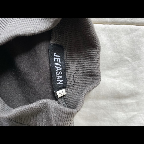 Jevasan Pull-Over Crew Neck Sweatshirt - Picture 6 of 10